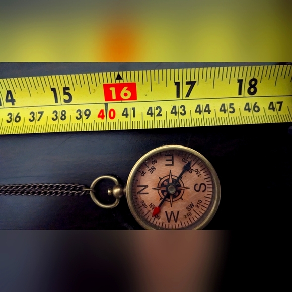 Antique brass compass nexklace - Picture 2 of 2